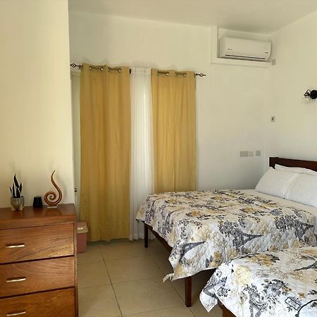Eldorado Guesthouse & Car Rental Roseau Exterior foto